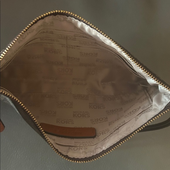 Michael Kors Fulton Monogram Clutch Wristlet EUC no callouts - Picture 5 of 6